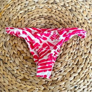 Mikoh bottom Puerto Miyako in Wave Koi